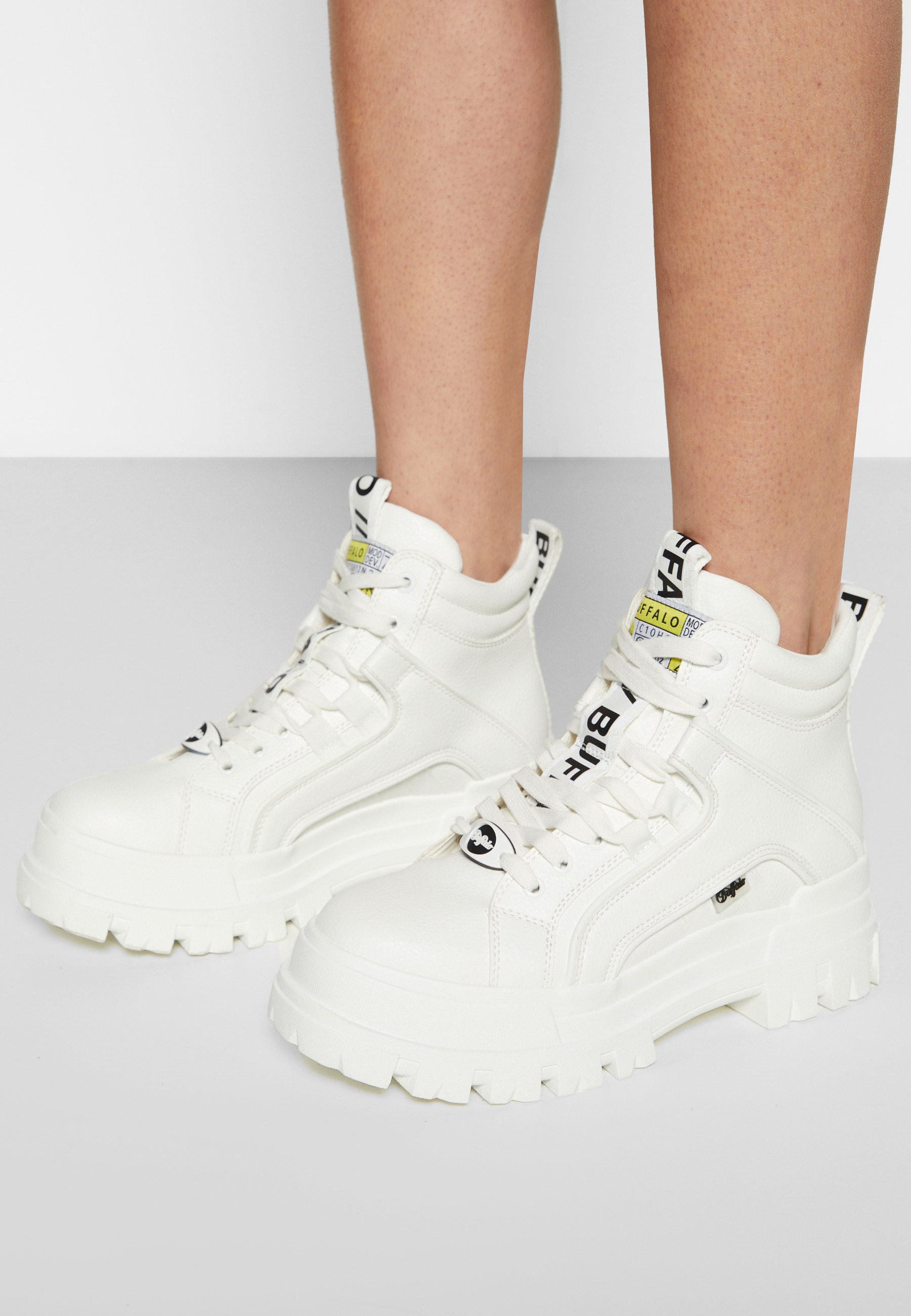 Buffalo VEGAN ASPHA MID - Botines con plataforma - white/blanco - Zalando.es