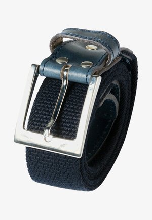 Navyblauer gewebter Stoffgürtel mit einer silbernen Metall-Schnalle und einer Lederschlaufe. Verfügt über eine strukturierte Oberfläche und verstärkte Nähte.