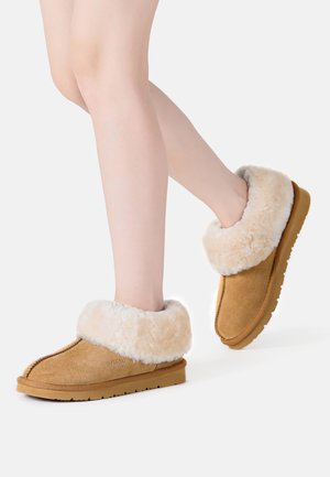 Slippers - chestnut