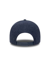 Marineblaue Wollmütze mit runder Form, ausgestattet mit einem Snapback-Verschluss und einer strukturierten Oberfläche, die ein minimalistisches Design zeigt.