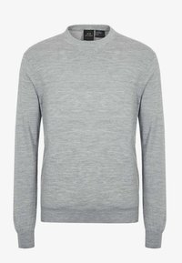 Pull gris clair en maille avec col rond et manches longues. Présente un logo discret sur la poitrine ainsi que des poignets et un ourlet côtelés.