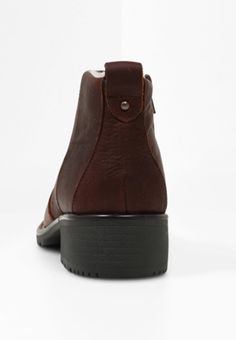 clarks orinoco snug