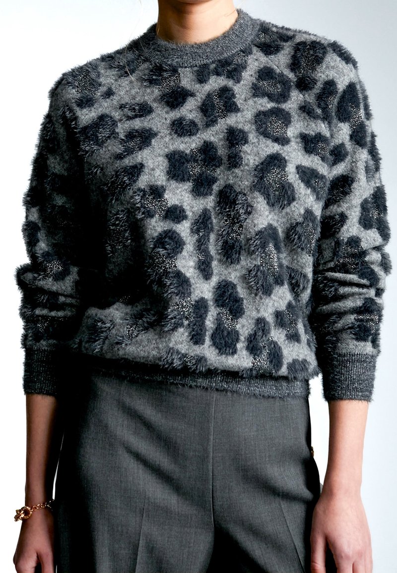 LOLA CASADEMUNT Stickad tröja - grey