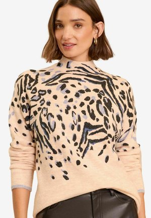 Beige Pullover mit schwarz-blauem Leopardenmuster, hohem Kragen, langen Ärmeln und gerippten Bündchen, aus weichem Strickmaterial gefertigt.