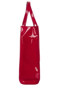 Röd handväska i lackläder med elegant design, avlång form och dubbla axelremmar. Slät, blank yta utan ytterligare mönster.