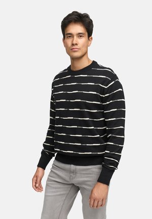 Suéter a rayas blanco y negro con cuello redondo, puños y dobladillo acanalados. Fabricado con un tejido de punto texturizado, presenta patrones horizontales.