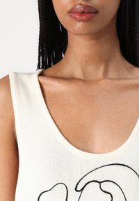 Marimekko HELMI BALUNS - Svetríkové šaty - white/dark grey