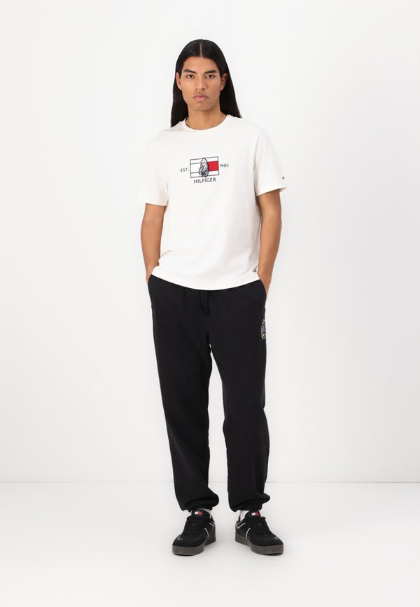 VARSITY - Tracksuit bottoms2