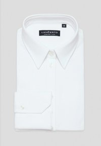 Biała koszula z długim rękawem, z kołnierzykiem zapinanym na guziki i pojedynczym mankietem na guzik, wykonana z teksturowanej bawełny z oznakowaniem marki.