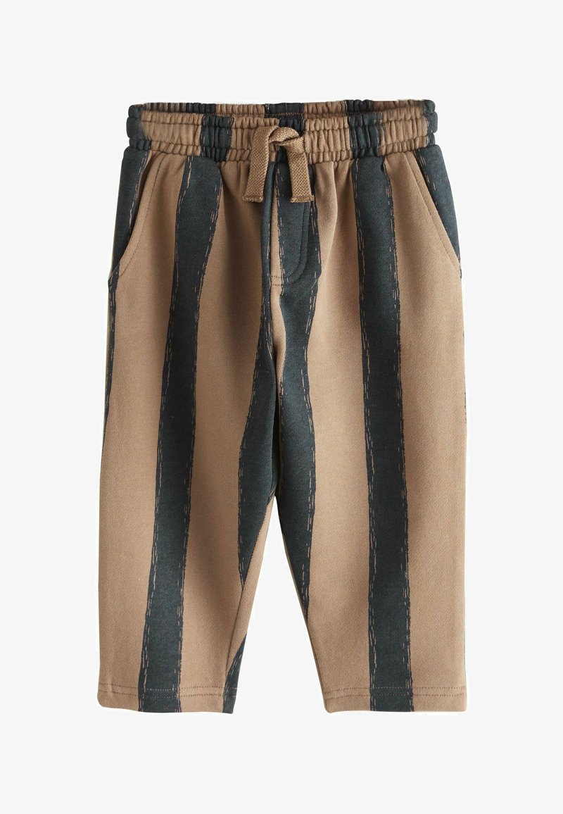 Barna melegítőnadrág függőleges sötétkék csíkokkal, rugalmas derékpánttal, amely húzózsinórral van ellátva, valamint oldalsó zsebekkel. Puha anyagú textúra.