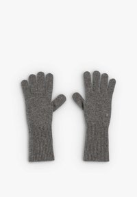 Guantes de punto grises con puños acanalados, que cuentan con cinco aberturas para los dedos y un pequeño detalle de logo redondo en la zona de la muñeca.