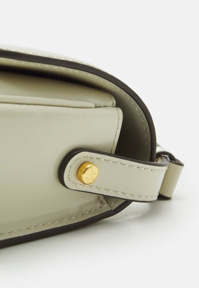 Tory Burch ROBINSON SPAZZOLATO CONVERTIBLE SHOULDER BAG - Skuldertasker - shea butter
