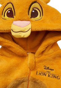 Zachte oranje kinderhoodie met het gezicht van Simba op de kap en geborduurde tekst "Disney The Lion King" op de borst.