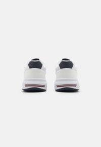 Tommy Hilfiger FASTON MIX  - Sneaker low - white