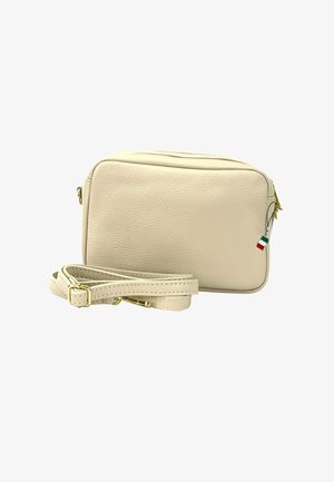 Crème kleurige leren schoudertas met een gestructureerde afwerking, gouden hardware en een afneembare schouderband. Heeft een klein detail van de Italiaanse vlag.
