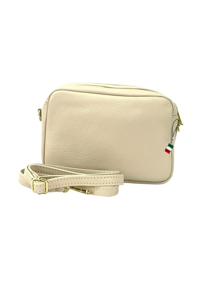 Crème kleurige leren schoudertas met een gestructureerde afwerking, gouden hardware en een afneembare schouderband. Heeft een klein detail van de Italiaanse vlag.