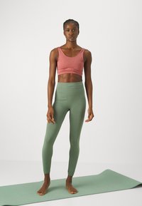 Yogasearcher ASA SEAMLESS LEGGING - Legíny - laurel