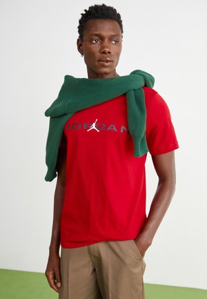 - T-shirt z nadrukiem