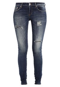 Jean slim ajusté bleu foncé déchiré avec des zones décolorées et trois déchirures horizontales sur les cuisses et les genoux à l'avant.