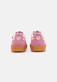 Puma Tenisice - mauved out/island pink/gold