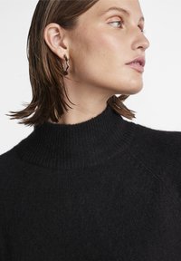 YAS YASBALIS FUNNEL DRESS - Robe pull - black
