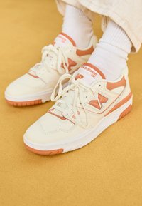 BBW550 - Sneakers low - beige/orange
