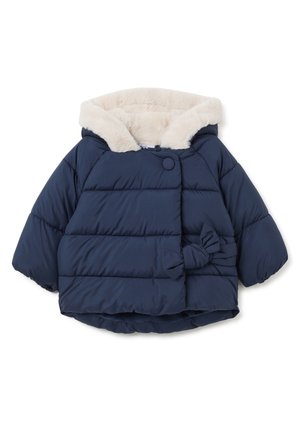 Giacca puffer blu navy con cappuccio foderato in pelliccia sintetica, design trapuntato, chiusura frontale con bottoni e un fiocco decorativo in vita.