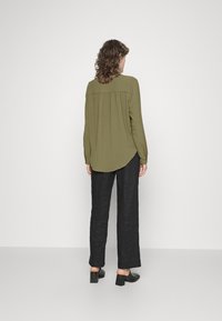 Selected Femme SLFMIVIA - Blusa - kalamata
