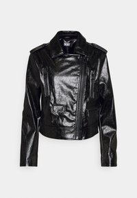 Svart konstlädermotorcykeljacka med en glansig finish, med en zippered front, två zippered bröstfickor och axelkläppar.