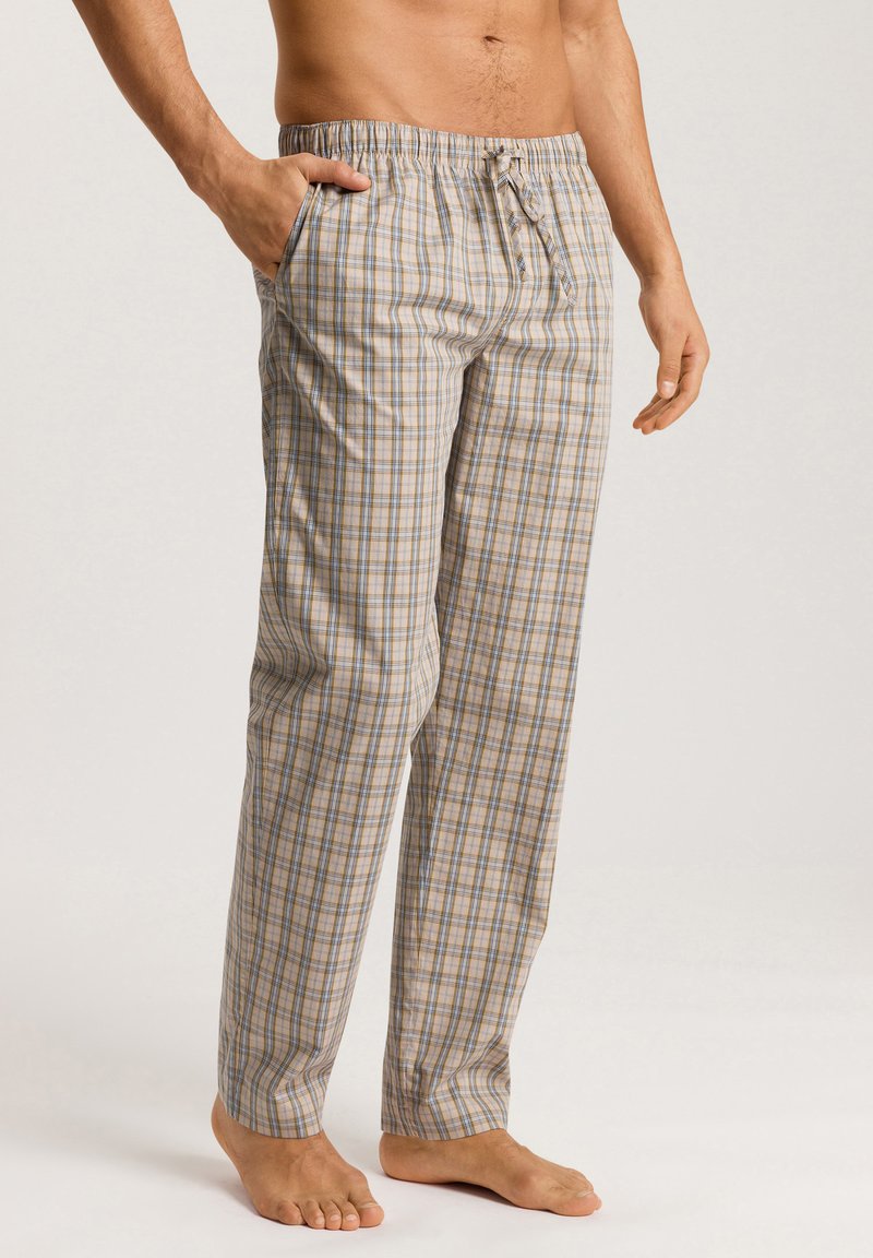 Geverfde ruit broek in licht beige, blauw en bruin. Heeft een elastische tailleband met een trekkoord en twee zijzakken.