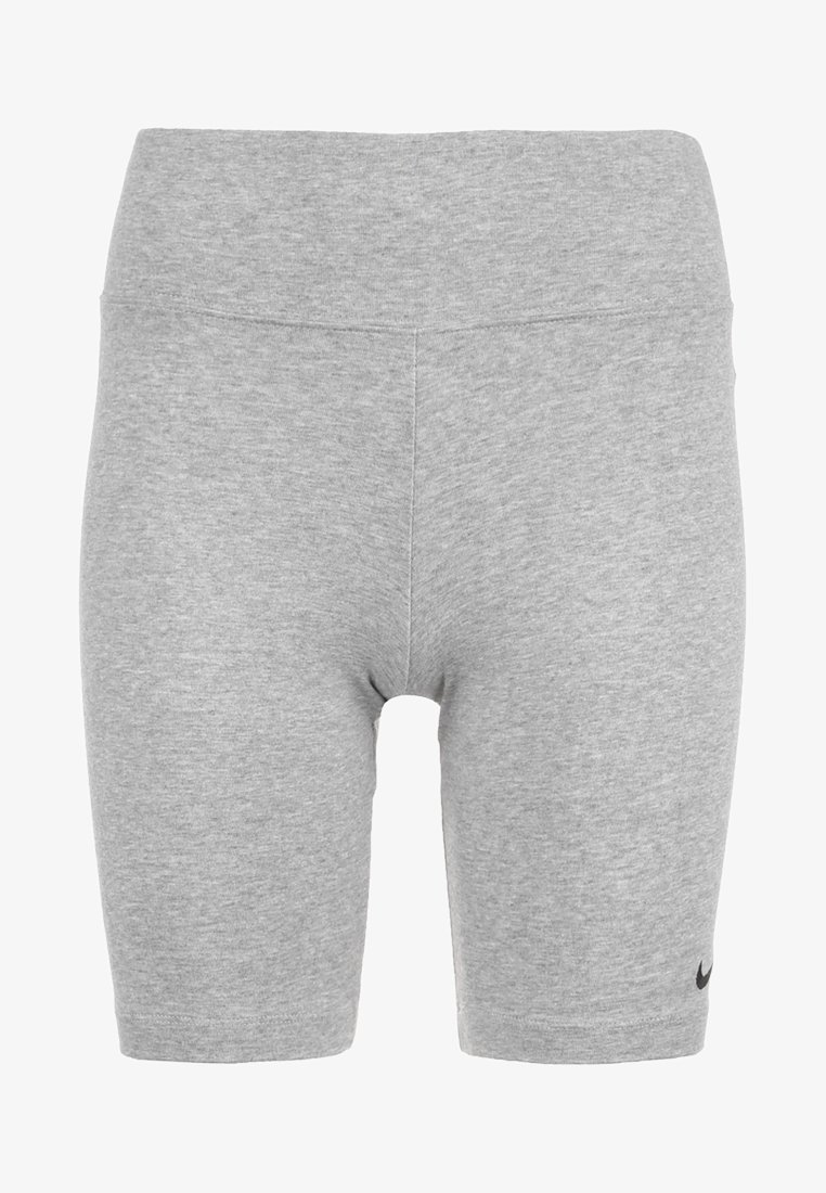 Shorts de vélo athlétiques gris taille haute avec un petit logo Nike swoosh noir sur la partie inférieure de la jambe gauche.