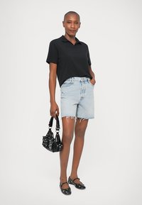 FRAME THE TIMELESS SHORT - Denim shorts - light blue