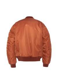 Oranje bomberjack gemaakt van glad satijnmateriaal, met gequiltte mouwen, een geribde zoom en kraag, met een iets losse pasvorm.