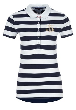 Marineblau-weiß gestreiftes Polohemd mit kurzen Ärmeln, weißem Kragen, Knopfleiste und goldener Anker-Stickerei mit „1985“ auf der Brust.