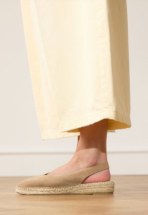 Manfield, Ballerina's met enkelbandjes - taupe