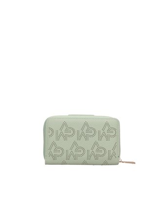 Portefeuille en cuir vert clair avec des motifs géométriques perforés et une tirette de fermeture éclair dorée sur le côté droit, sur fond blanc.