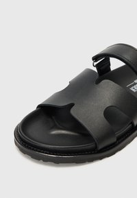 Steve Madden MANU - Hjemmesko - black