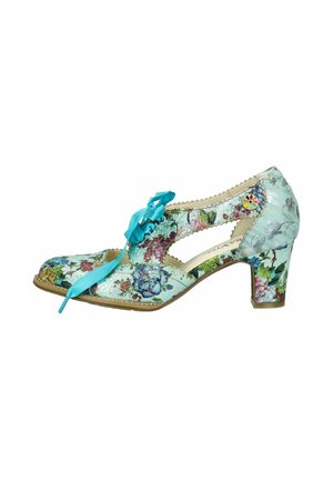 Scarpa con motivo floreale su base azzurro chiaro, caratterizzata da un design a ritaglio e un nastro di satin turchese. Tacco basso, conico e con cuciture decorative.