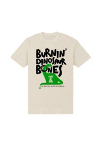 Crème T-shirt met grote zwarte tekst "BURNIN' DINOSAUR BONES" en een groene dinosaurustekening, met daaronder kleine tekst in het zwart.