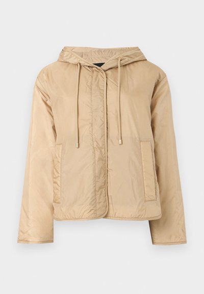 Veste légère beige à capuche avec manches longues, poches avant, cordons de serrage et fermeture avant dissimulée.