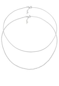 Collana doppio strato in argento con una catena a serpente liscia e una catena a maglie delicata, entrambe dotate di chiusure a moschettone sicure e lunghezze regolabili.
