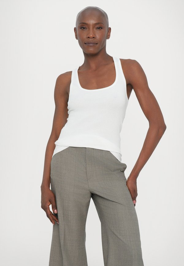 FINE SCOOP TANK - Top3