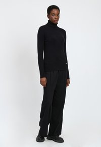 INFLUENCER TURTLENECK - Maglione - black