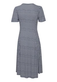 Kortärmad klänning i marinblått med ett geometriskt mönster. Tillverkad av lättviktsmaterial, den har en A-linjeformad silhuett och knälång fåll.