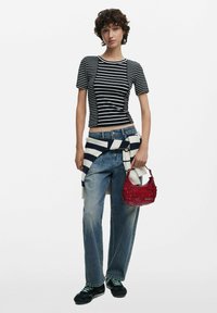 Desigual - SMALL 3D FLOWERS - Handbag - red Thumbnail Image 1