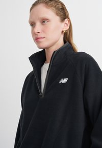 New Balance HALF ZIP - Flīsa džemperis - black
