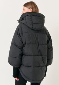 Jimmy Key LONG SLEEVED PUFFER WITH POCKETS - Cappotto invernale - black