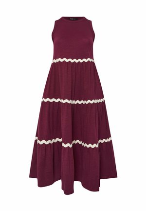 Mouwloze maxi-jurk in donkerpaars met een brede, gelaagde rok en drie horizontale witte golvende biezen rond de taille en zoom.