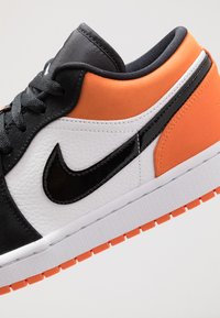 Jordan AIR JORDAN 1 - Joggesko - white/black/starfish