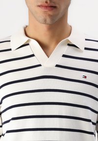 Tommy Hilfiger ESSENTIAL JONNY COLLAR - Jumper - ivory petal/desert sky